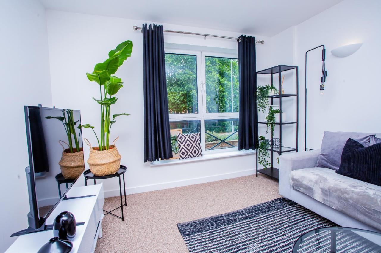Nest Easy - Alpha House Lejlighed Northampton Værelse billede
